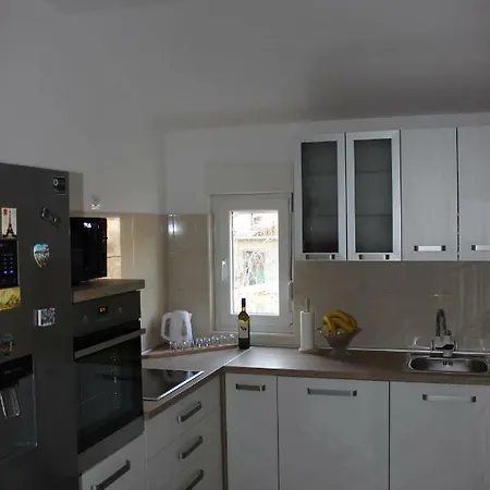 Apartman Vodanovic Kaštel Novi